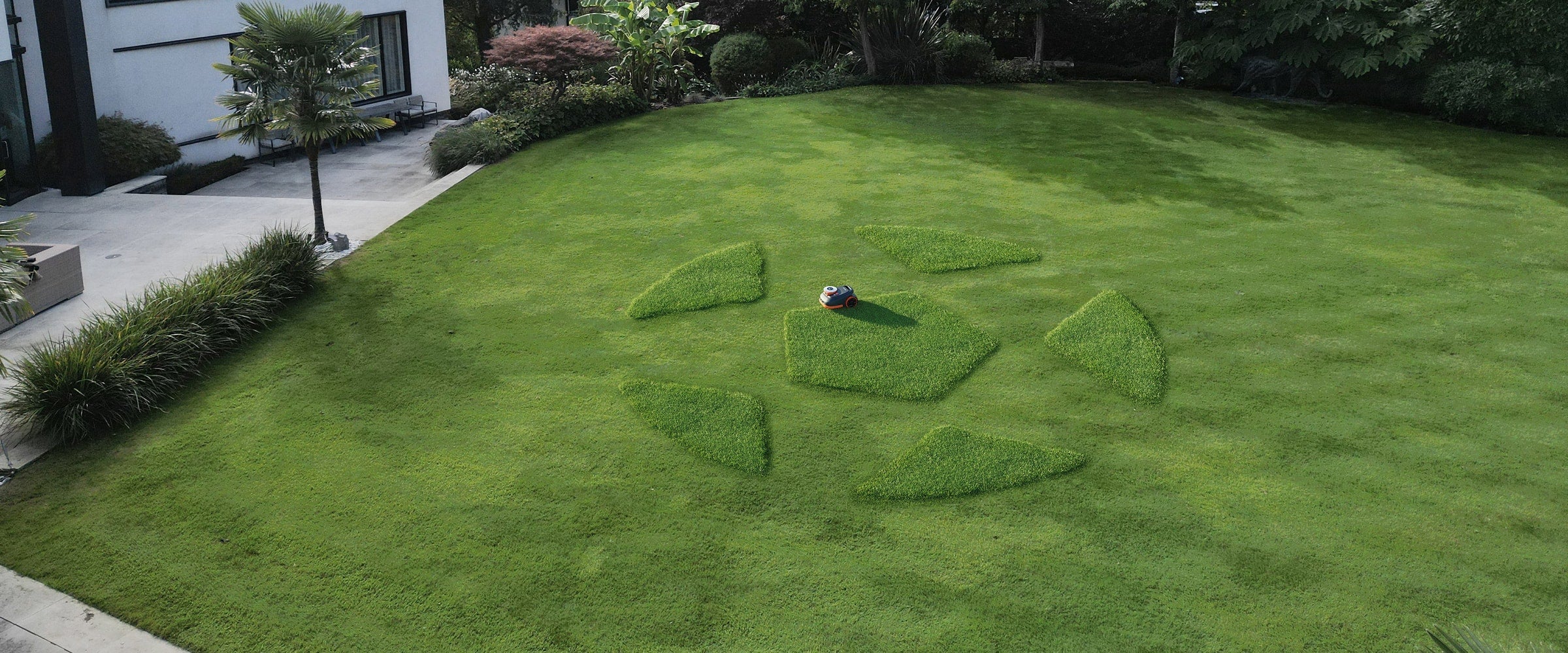 <p>Create lawn art with 29 patterns, numbers, and letters for playful personalization.</p>